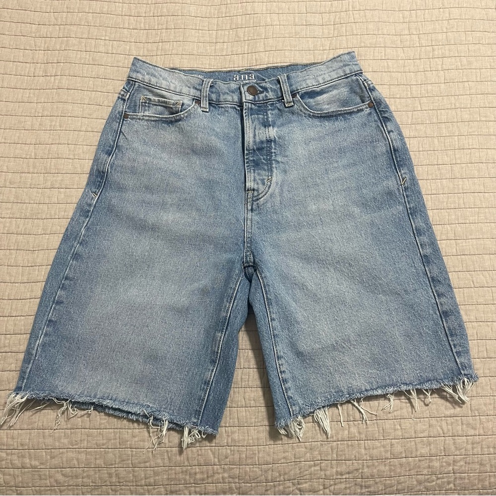 a.n.a. Highest Rise 90's Denim Bermuda 9'' inseam Size 6